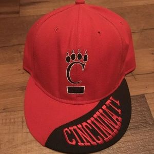 🚫 Sold 🚫 Vintage Cincinnati Bearcats SnapBack